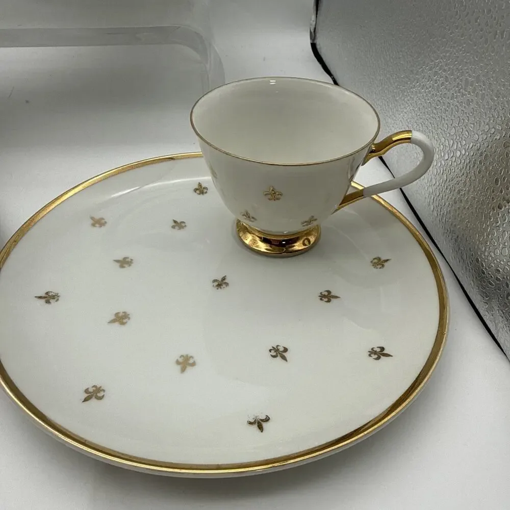 Set Of 7 (50-60's) Fleur de Lis Snack Set Gold & White -Plates & Tea/Coffee Cups